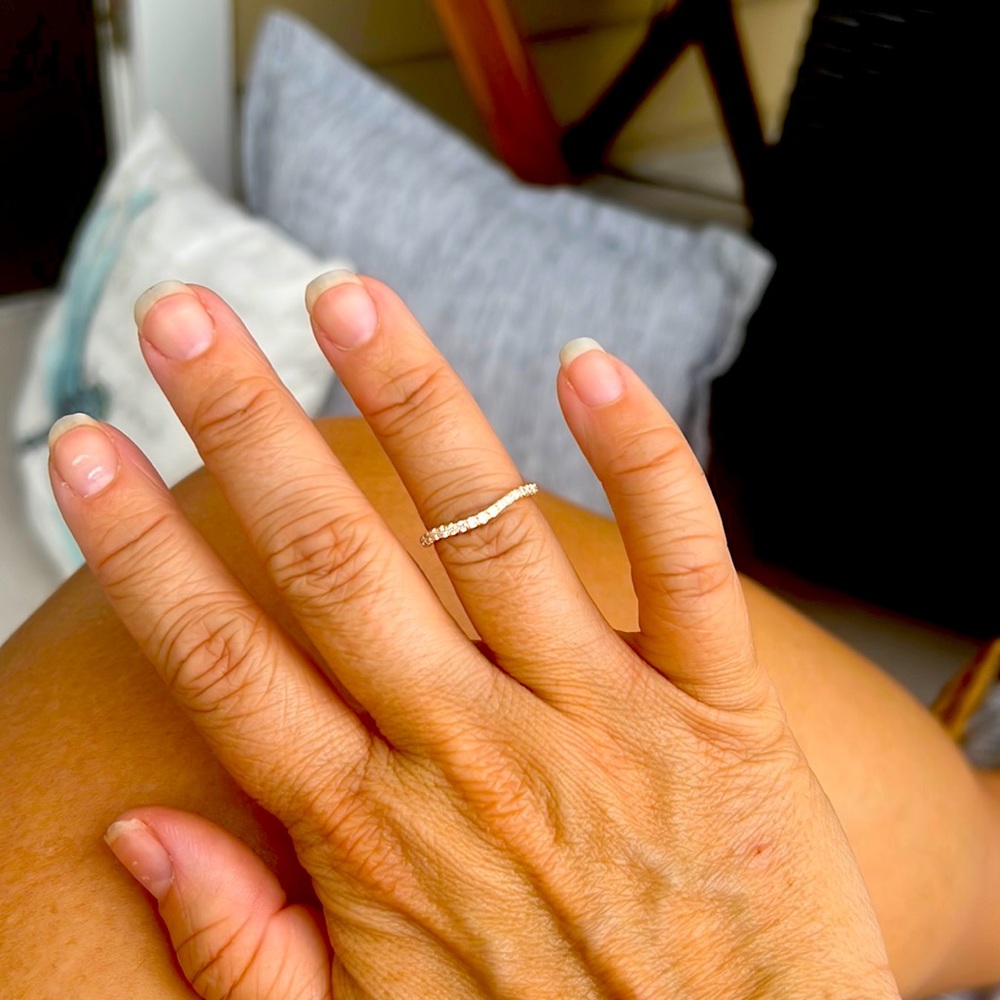 14 karat yellow gold/.34 cttw diamond chevron band size 6